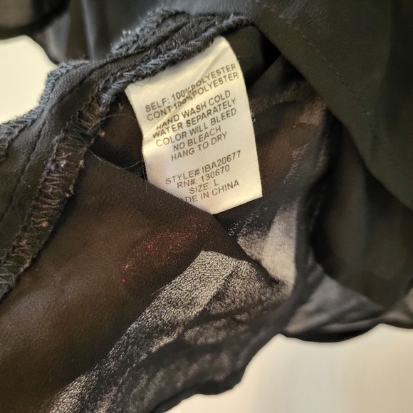 Forever 21 Black flutter top - Picture 3 of 3